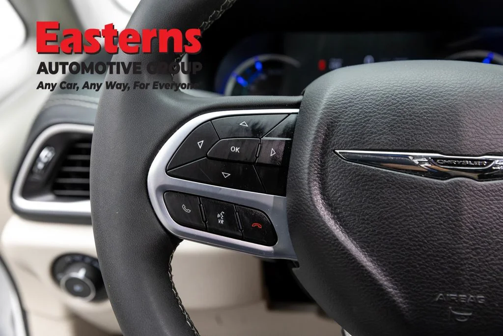 Used 2023 White Chrysler Touring L image 15