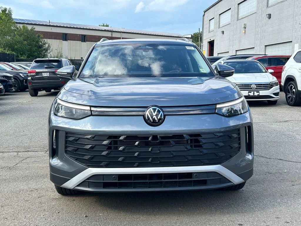 Used 2025 Gray Volkswagen 2.0T SE image 6