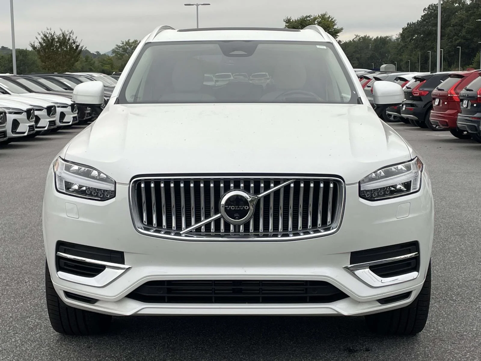 Used 2024 Crystal White Metallic Volvo Ultimate Bright Theme image 23