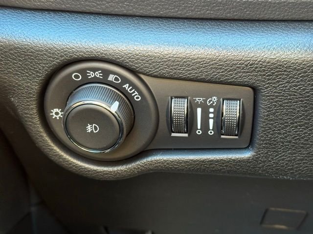 2026 Chrysler Pacifica Select - Photo 17