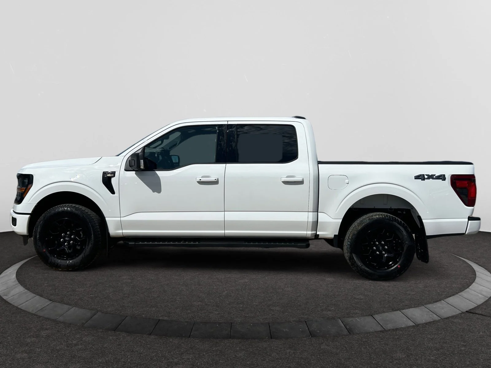 New 2026 Oxford White Ford XLT image 2