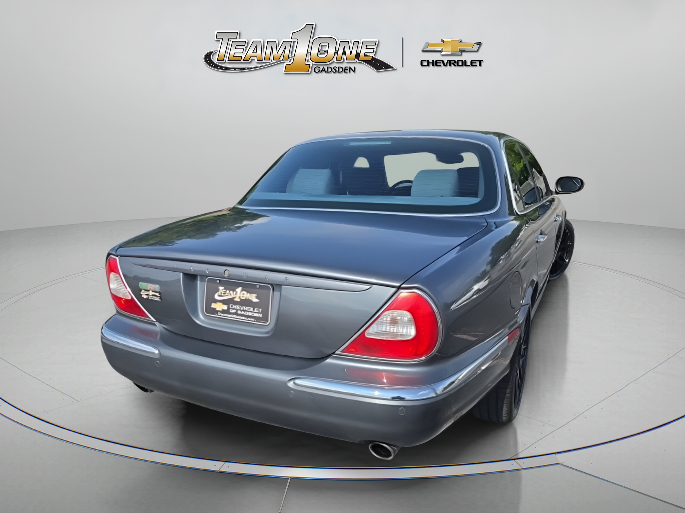 Used 2004  Jaguar XJR image 7
