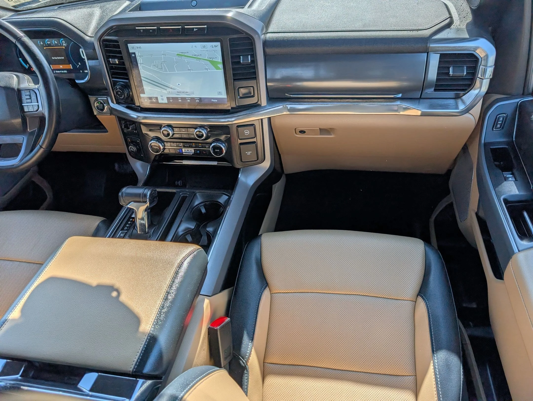 Used 2023 Gray Metallic Ford LARIAT image 30