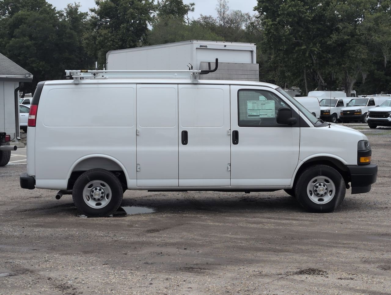 2025 Chevrolet Express Cargo Work Van - Photo 9