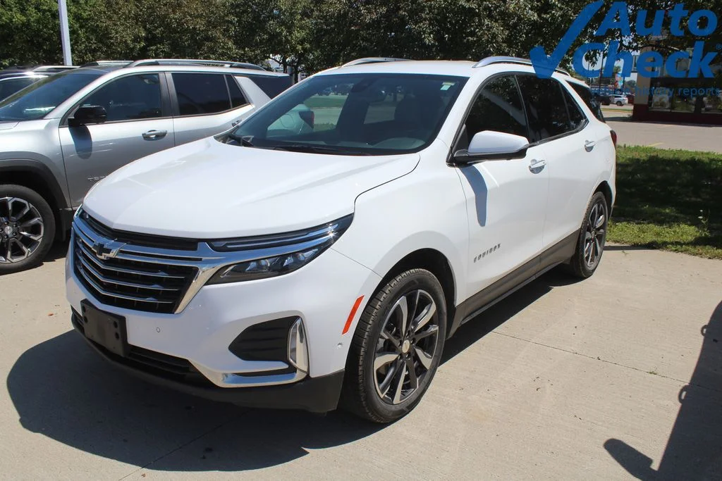 Used 2022 Summit White Chevrolet Premier image 4