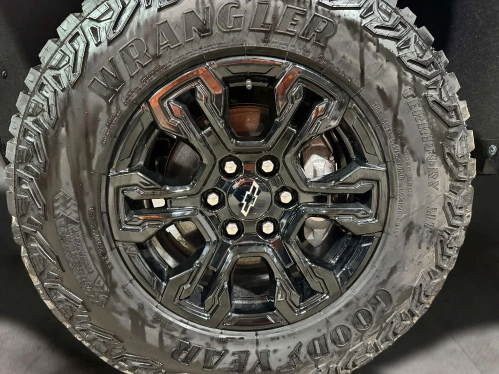 2025 Chevrolet Silverado 1500 ZR2 - Photo 31