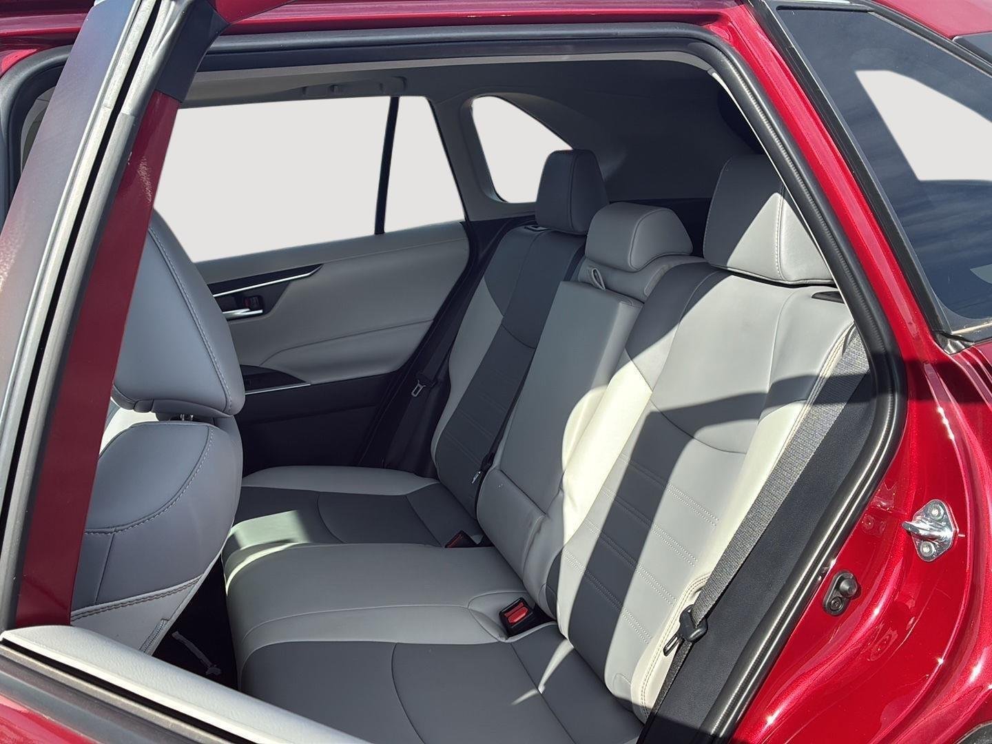 Used 2025 Ruby Flare Pearl Toyota XLE Premium image 5