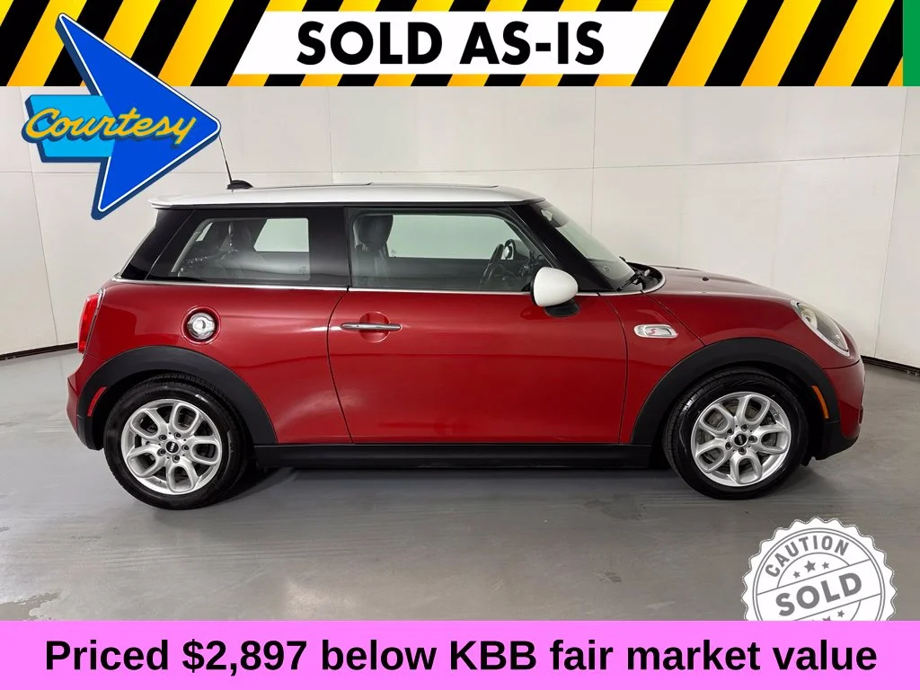 Used 2015 Red MINI Base image 9