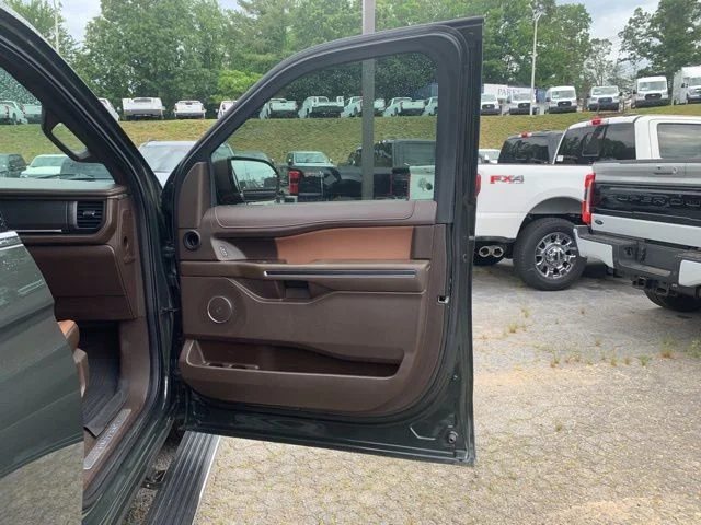 Used 2023 Green Ford King Ranch image 16