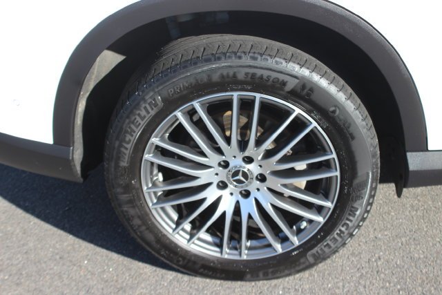 Used 2025 White Mercedes-Benz GLC 300 image 38