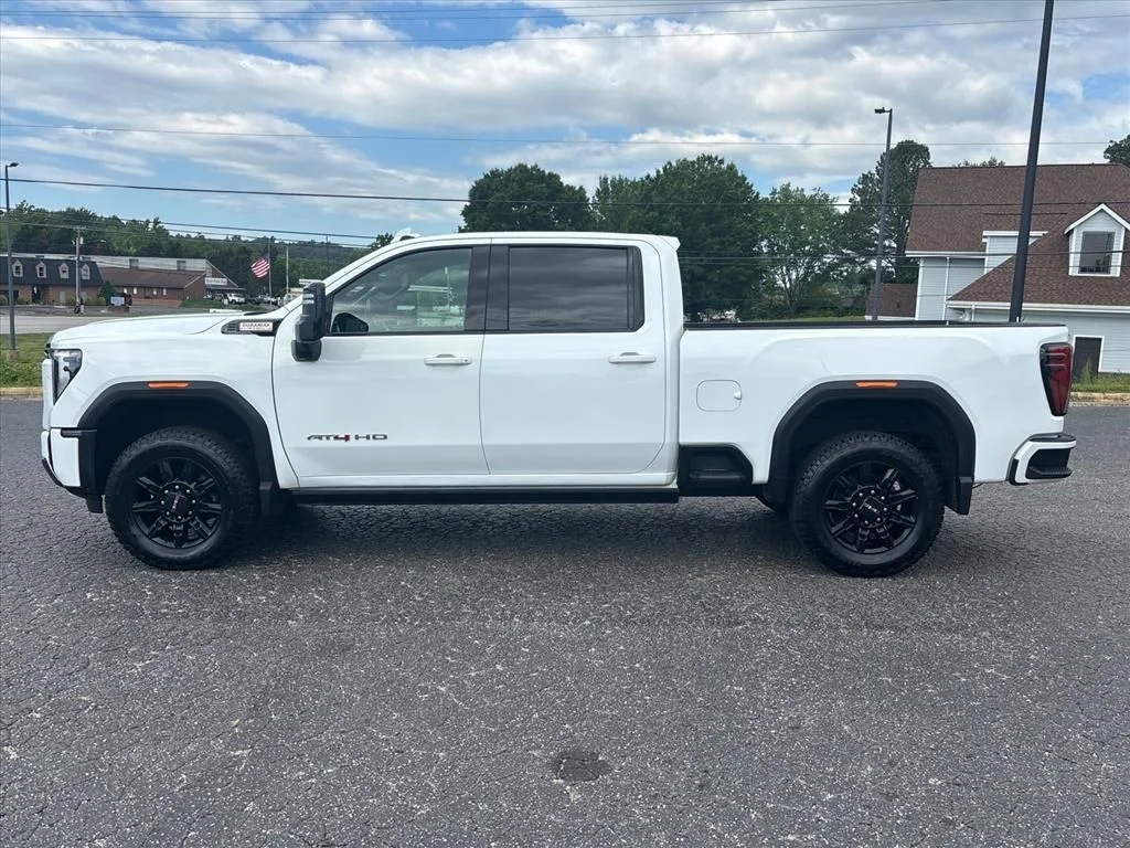 Used 2024 White GMC AT4 image 4