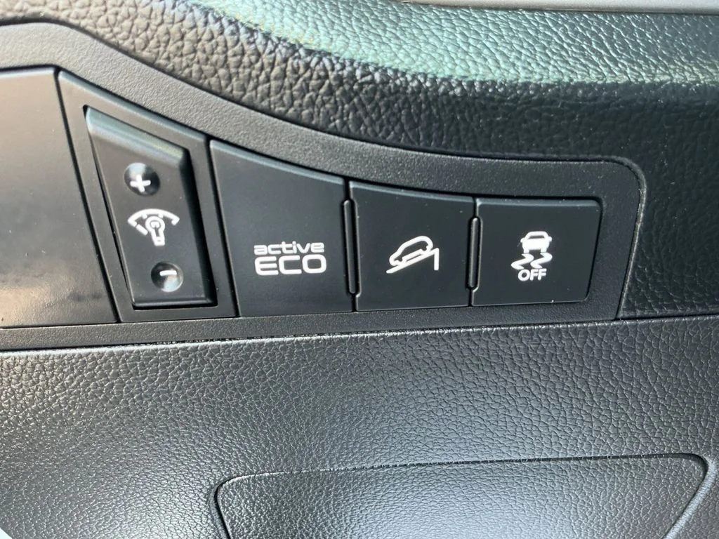 Used 2016 Silver Kia LX image 18