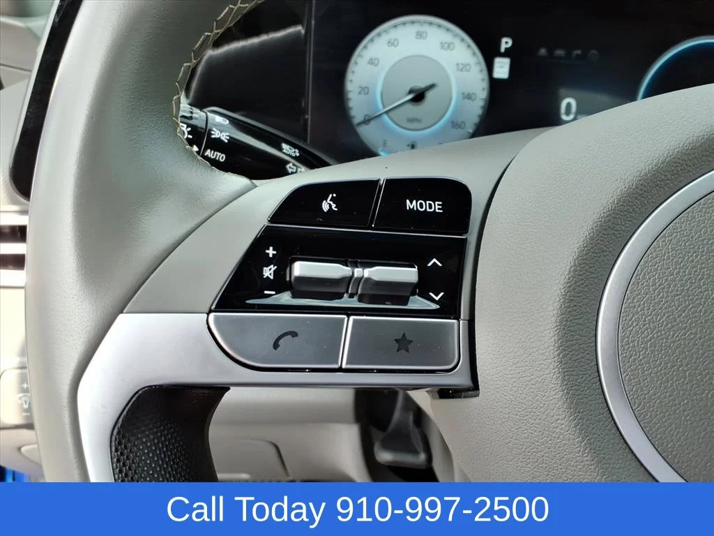 Used 2025 Blue Hyundai SEL Convenience image 13