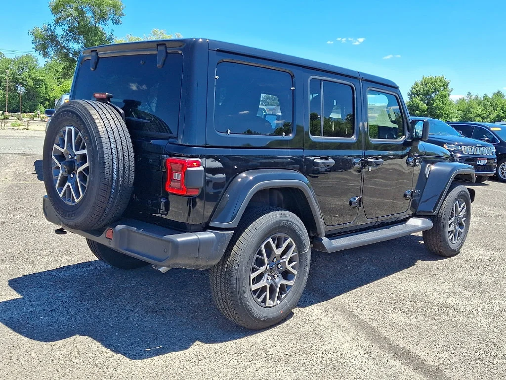 New 2026 Black Clear-Coat Exterior Paint Jeep Sahara image 8
