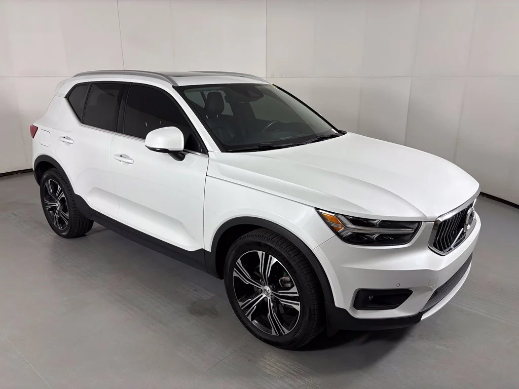 Used 2020 White Volvo T5 Inscription image 2