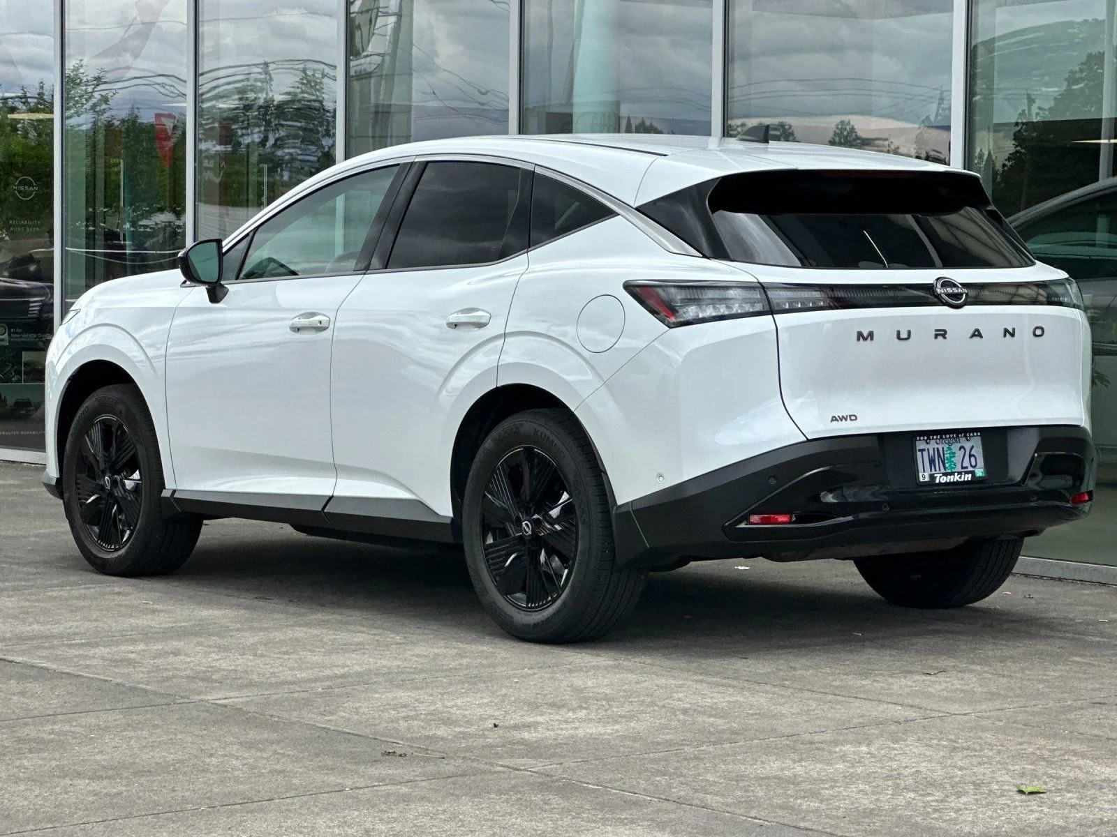 Used 2025 Everest White Pearl Tricoat Nissan SV image 5