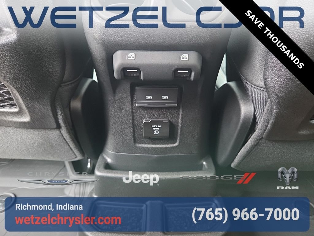 New 2025 Granite Crystal Metallic Clear-Coat Exterior Paint Jeep Sahara image 25