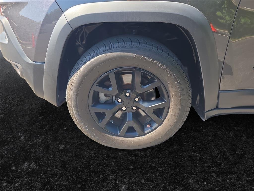 Used 2016 Gray Jeep Trailhawk image 9
