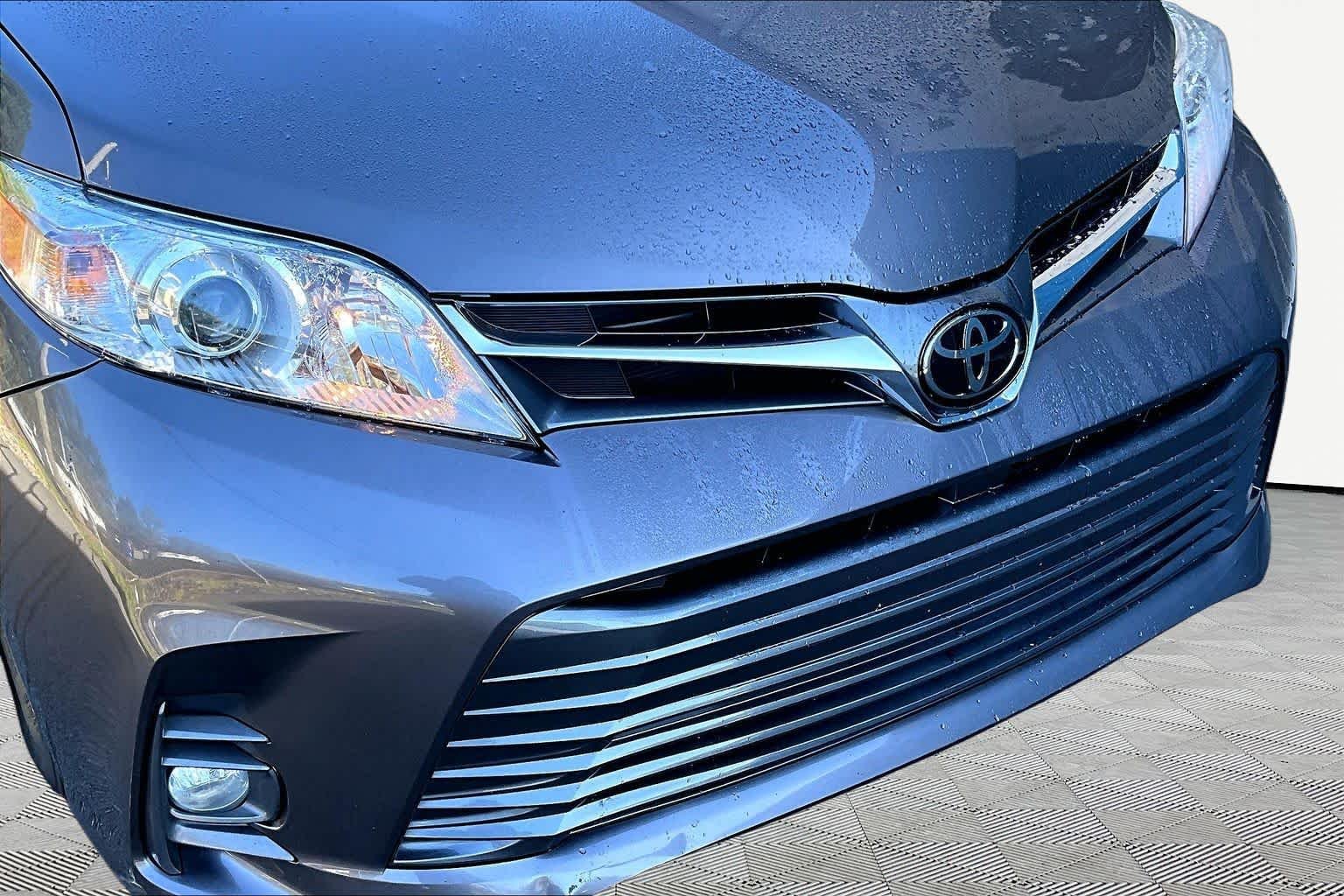 Used 2020 Predawn Gray Mica Toyota XLE image 30