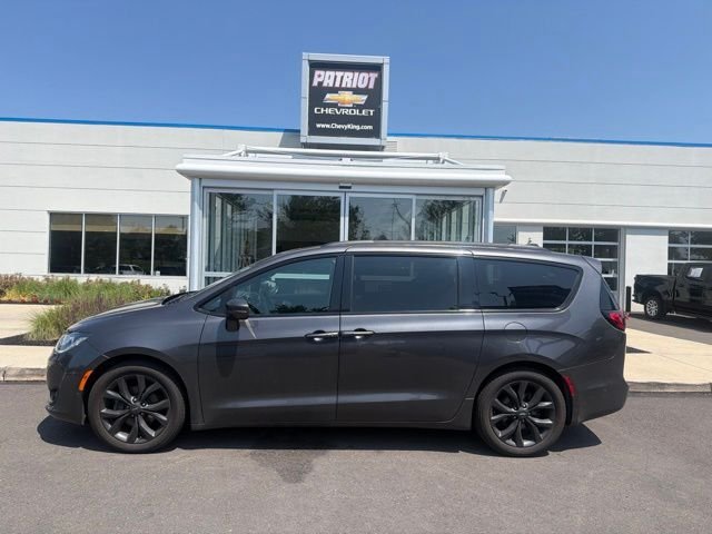2020 Chrysler Pacifica Limited's photo