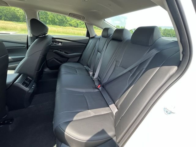 Used 2024 Platinum White Honda Touring image 30