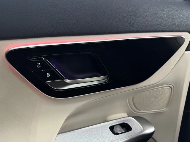 New 2026 Polar White Mercedes-Benz GLC 300 image 48