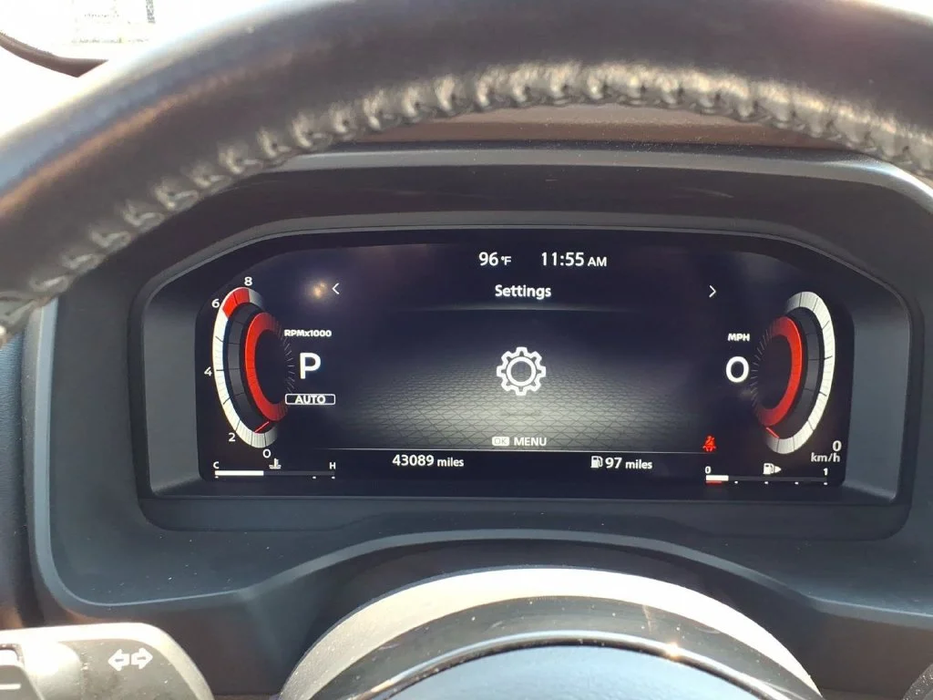 Used 2022 Silver Nissan Platinum image 33