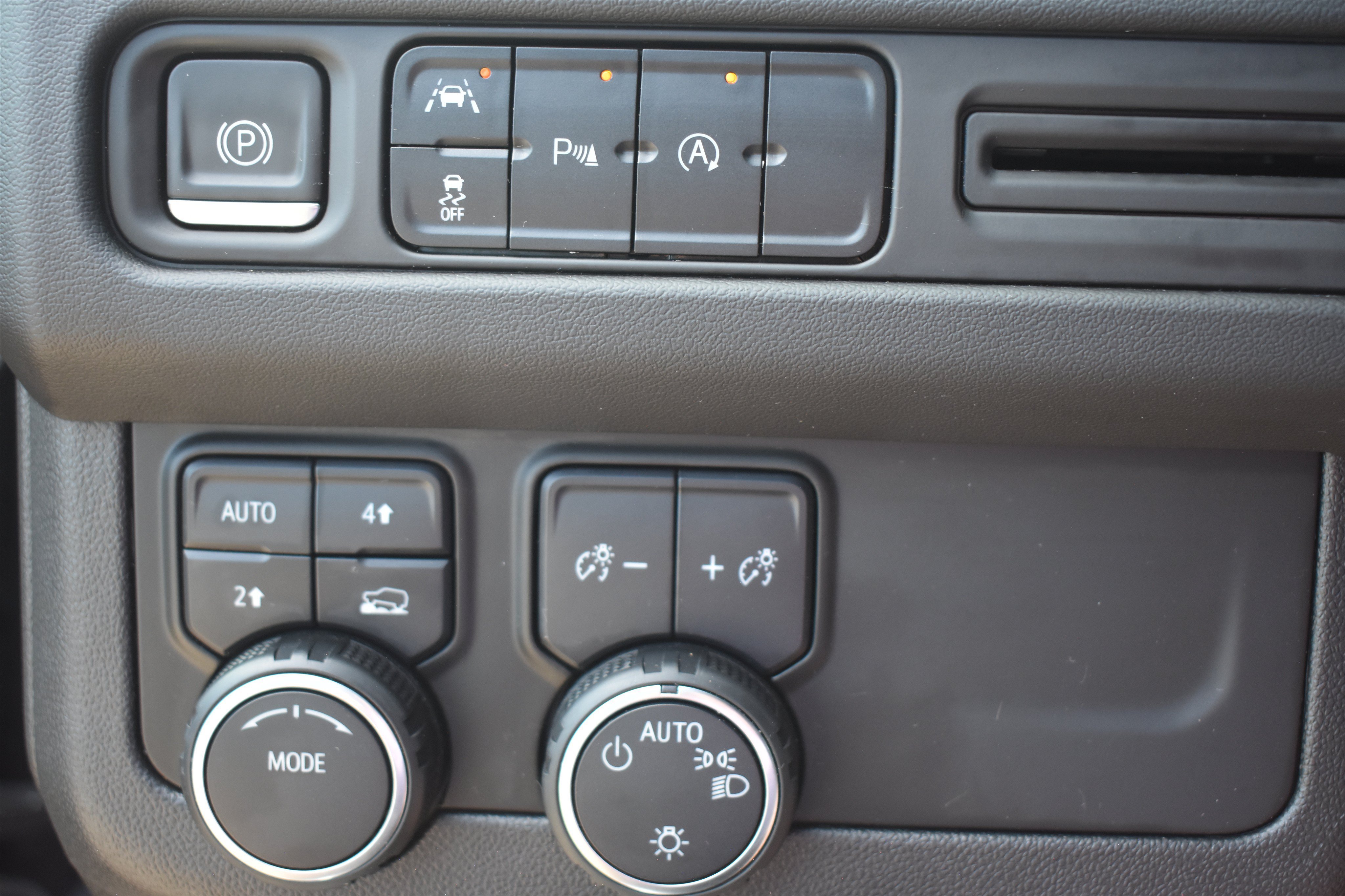 2023 Chevrolet Suburban LT - Photo 31
