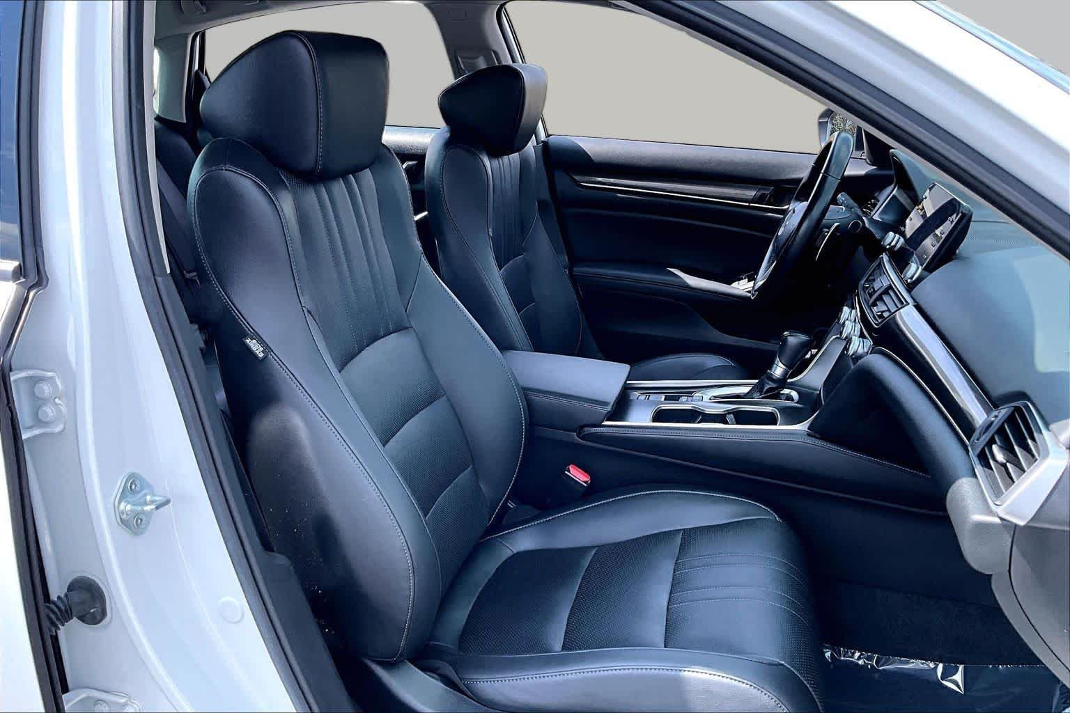 Used 2022 Platinum White Pearl Honda Sport SE image 9