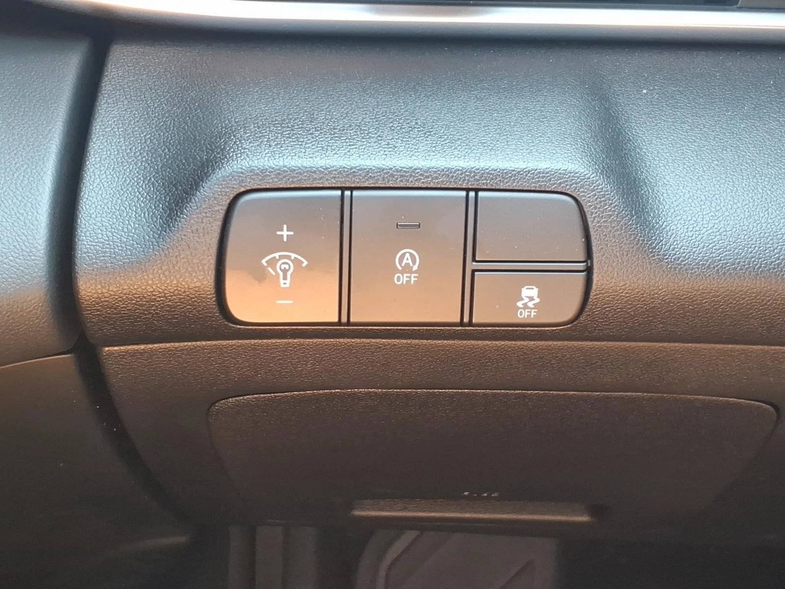 Certified Used 2025 Amazon Gray Hyundai SE image 17