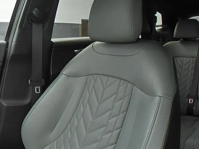 Used 2023 Black Kia X-Line image 39