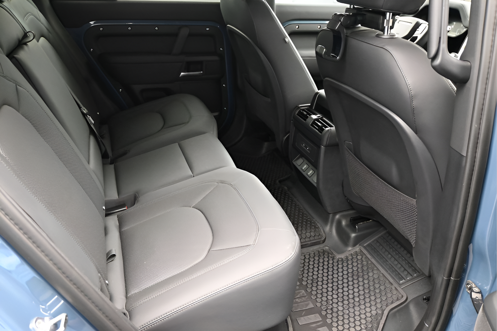 New 2026 Blue Land Rover X-Dynamic SE image 8