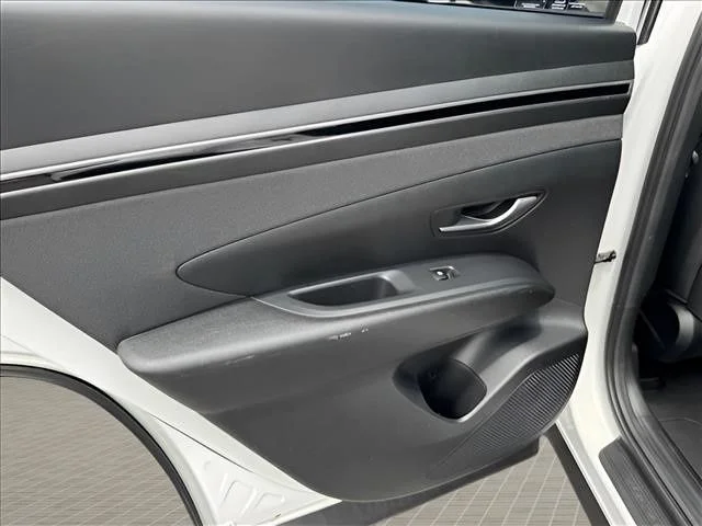 Used 2023 White Hyundai SEL image 16