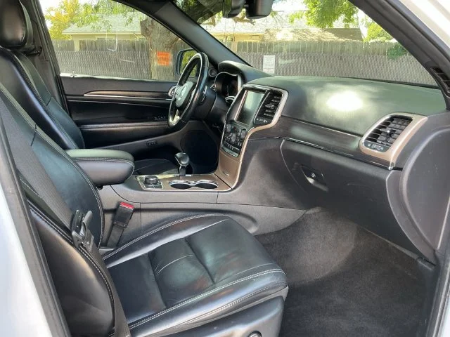 Used 2015 White Jeep Limited image 26