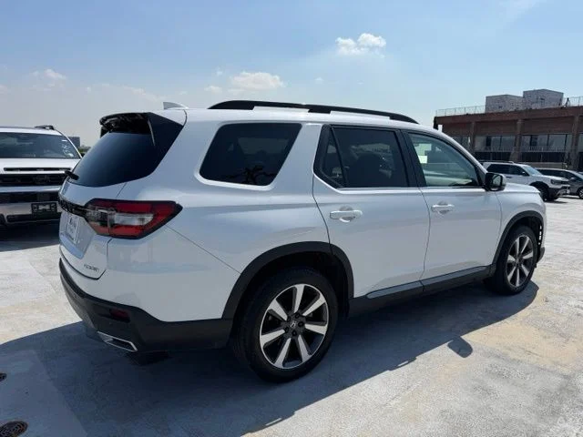 Used 2023 White Honda Touring image 7