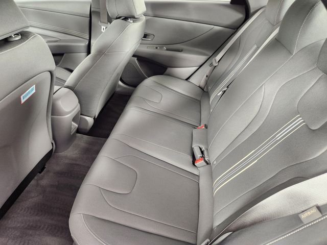 2025 Hyundai Elantra SEL - Photo 16