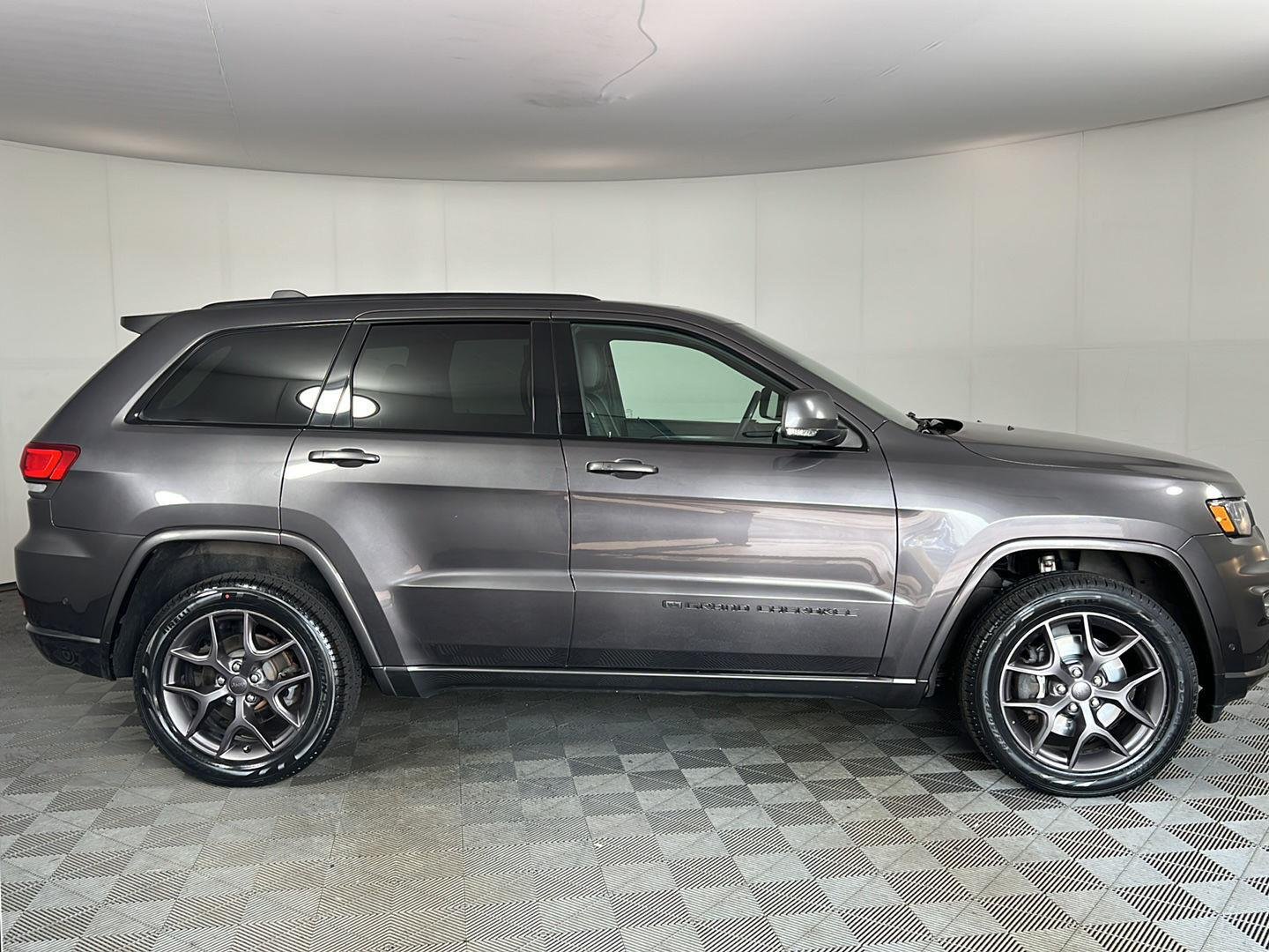 Used 2021 Granite Crystal Metallic Clearcoat Jeep 80th Anniversary image 3
