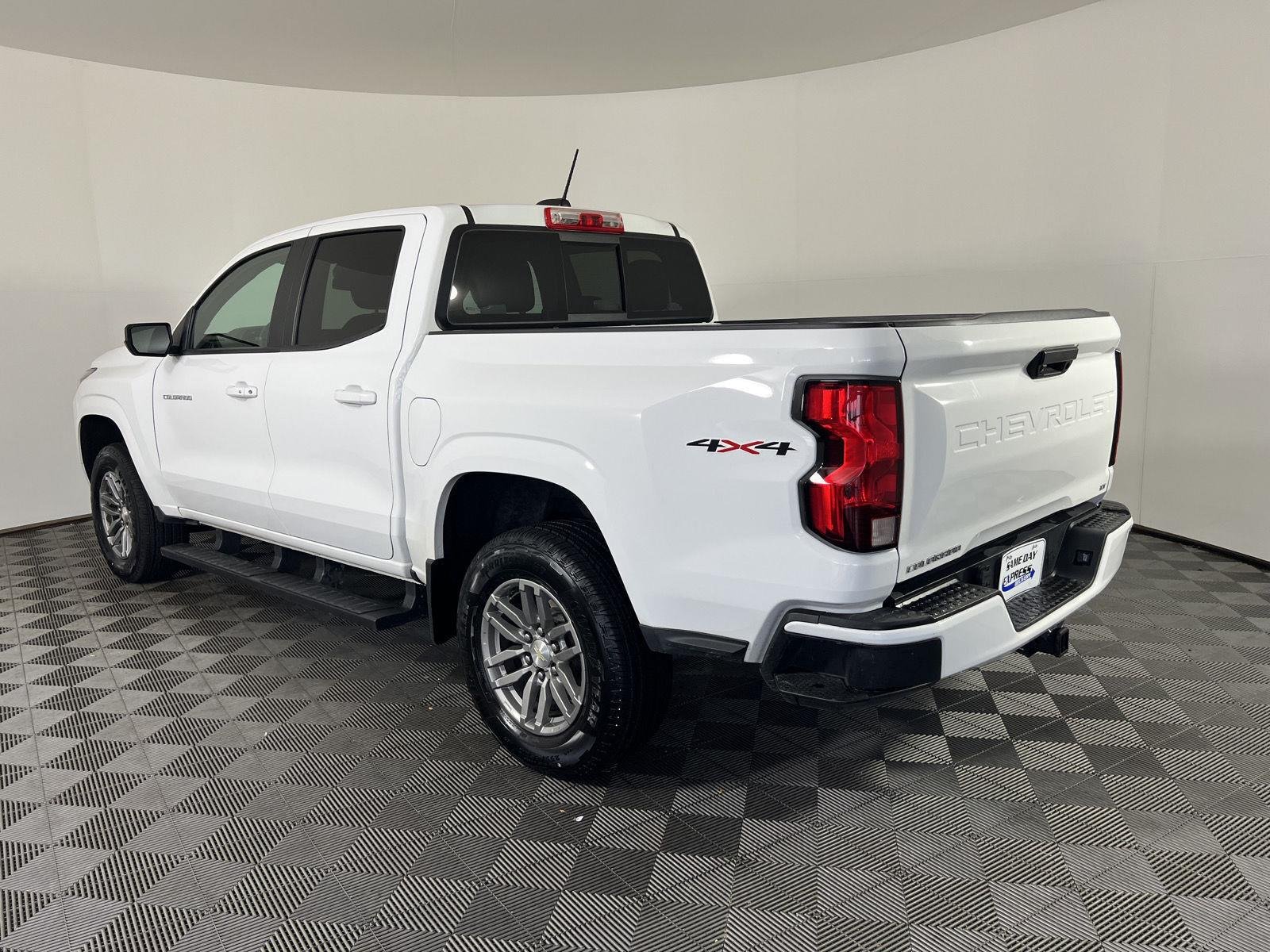 Used 2024 Summit White Chevrolet 4WD LT image 25