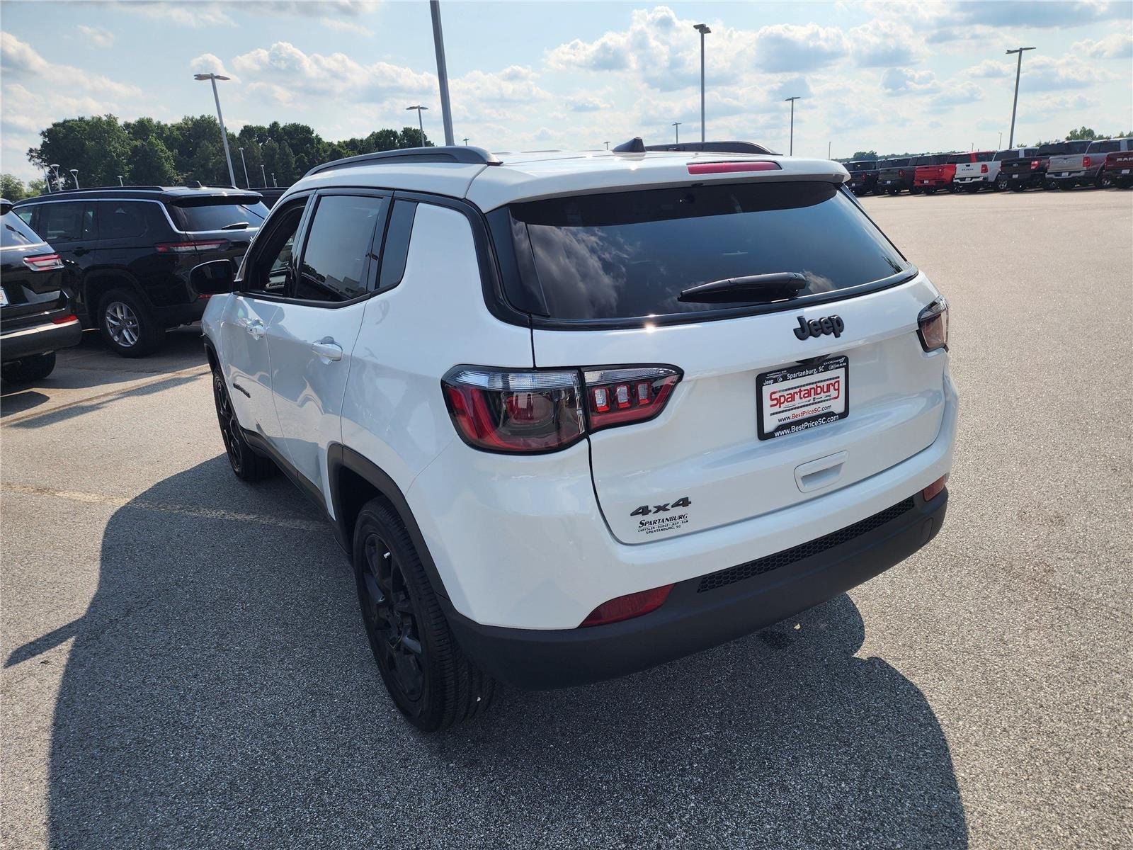 New 2026 Bright White Clearcoat Jeep Latitude Altitude image 4