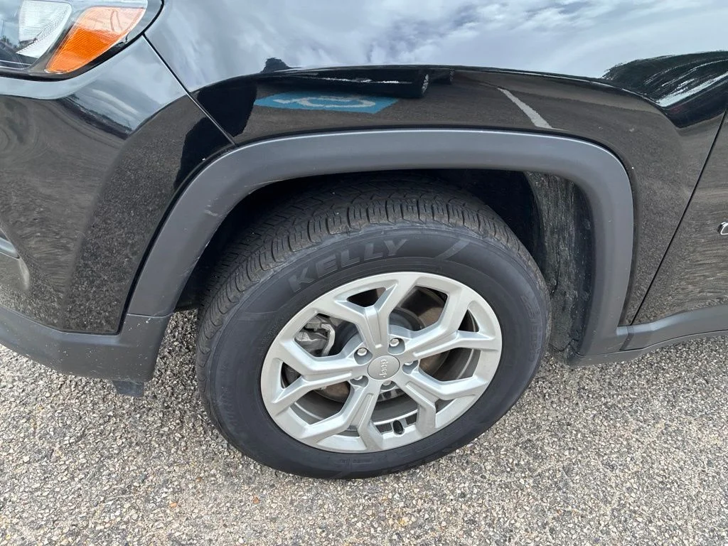 Used 2024 Black Jeep Latitude image 10