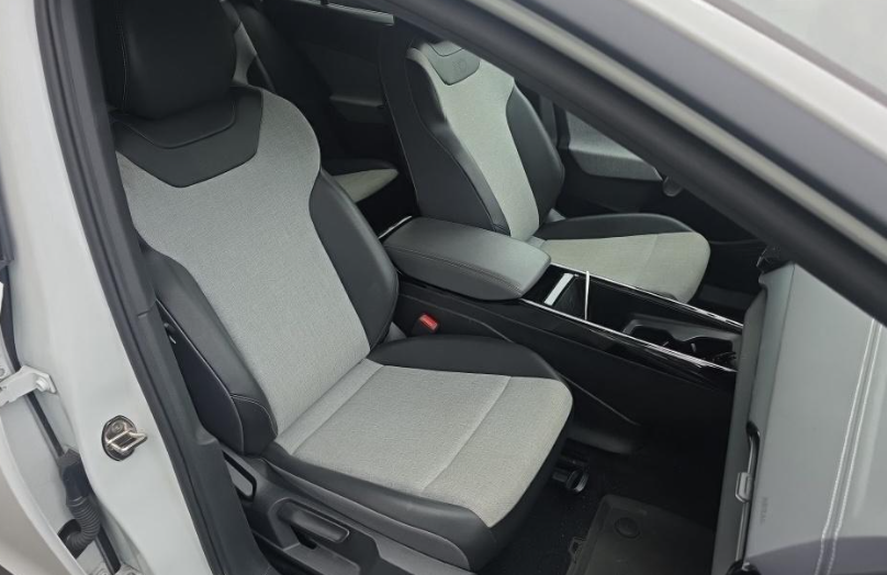 Used 2023 White Volkswagen Pro image 2