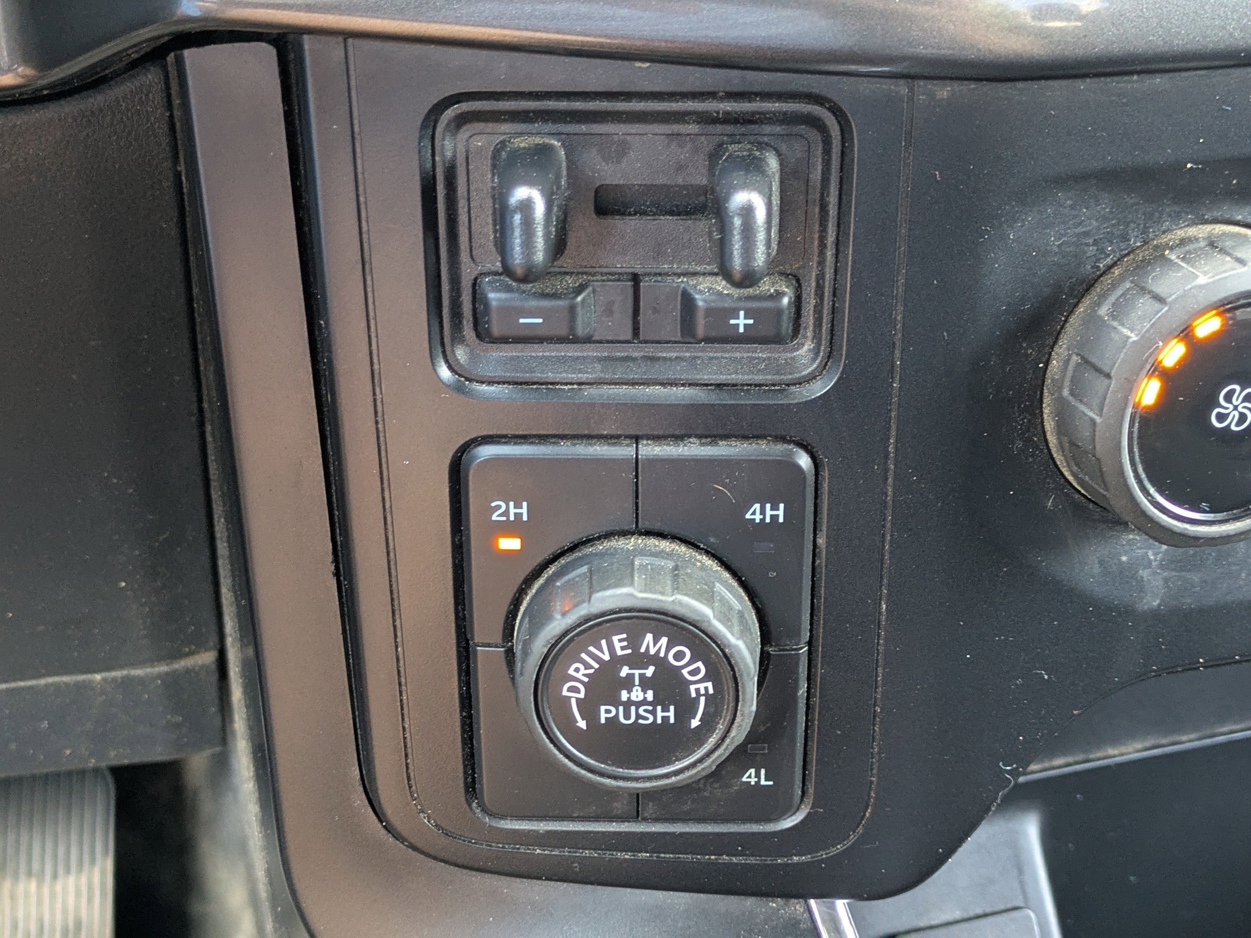 Used 2022  Ford  image 24