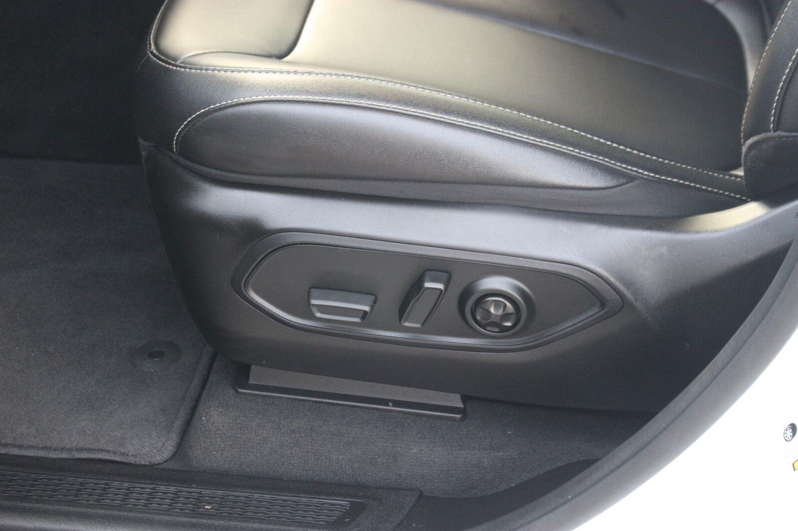 Used 2024 White Jeep Limited image 18
