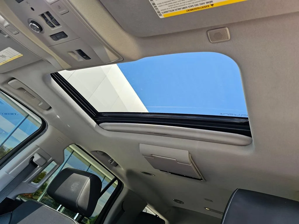 Used 2018 SUMMIT WHITE Chevrolet Premier image 25