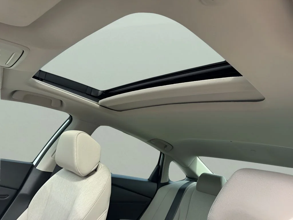 Used 2024 White Honda EX image 11