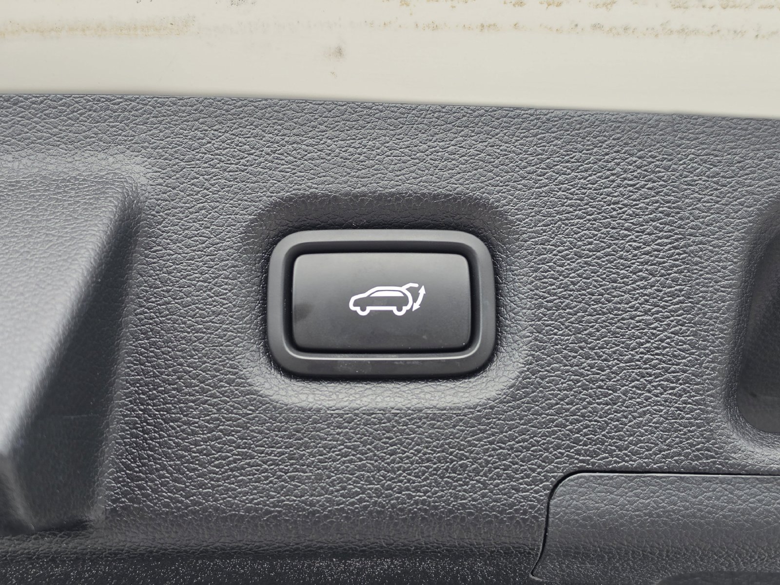 Used 2023 White Hyundai SEL image 14
