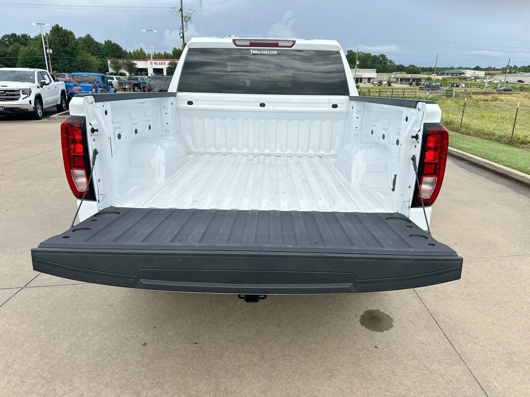 Used 2024 Summit White GMC Elevation image 23