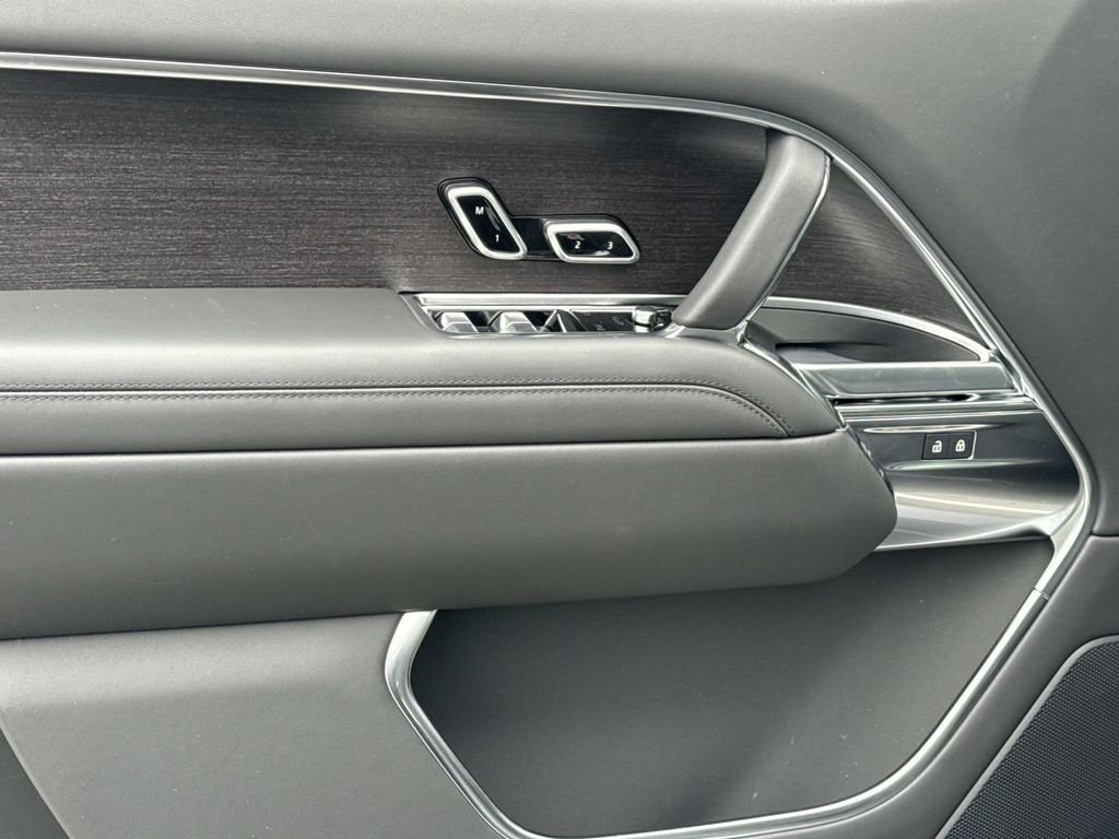 New 2026 Amethyst Grey Purple in Gloss finish Land Rover SE 7 Seats image 21