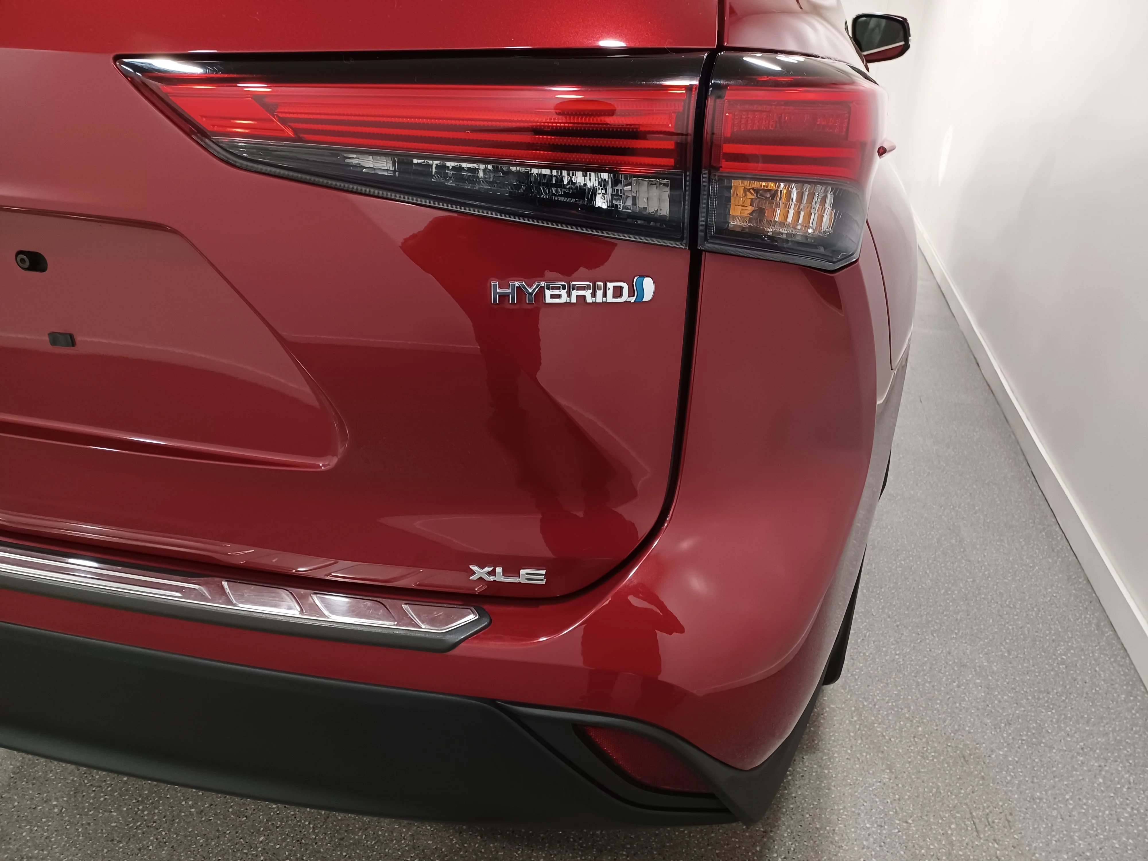 Certified Used 2023 Ruby Flare Pearl Toyota XLE AWD*8 Pass | Adaptive Cruise | Htd Leather | Htd Wheel | Lane Keep Assist | Blind Spot Detection image 25