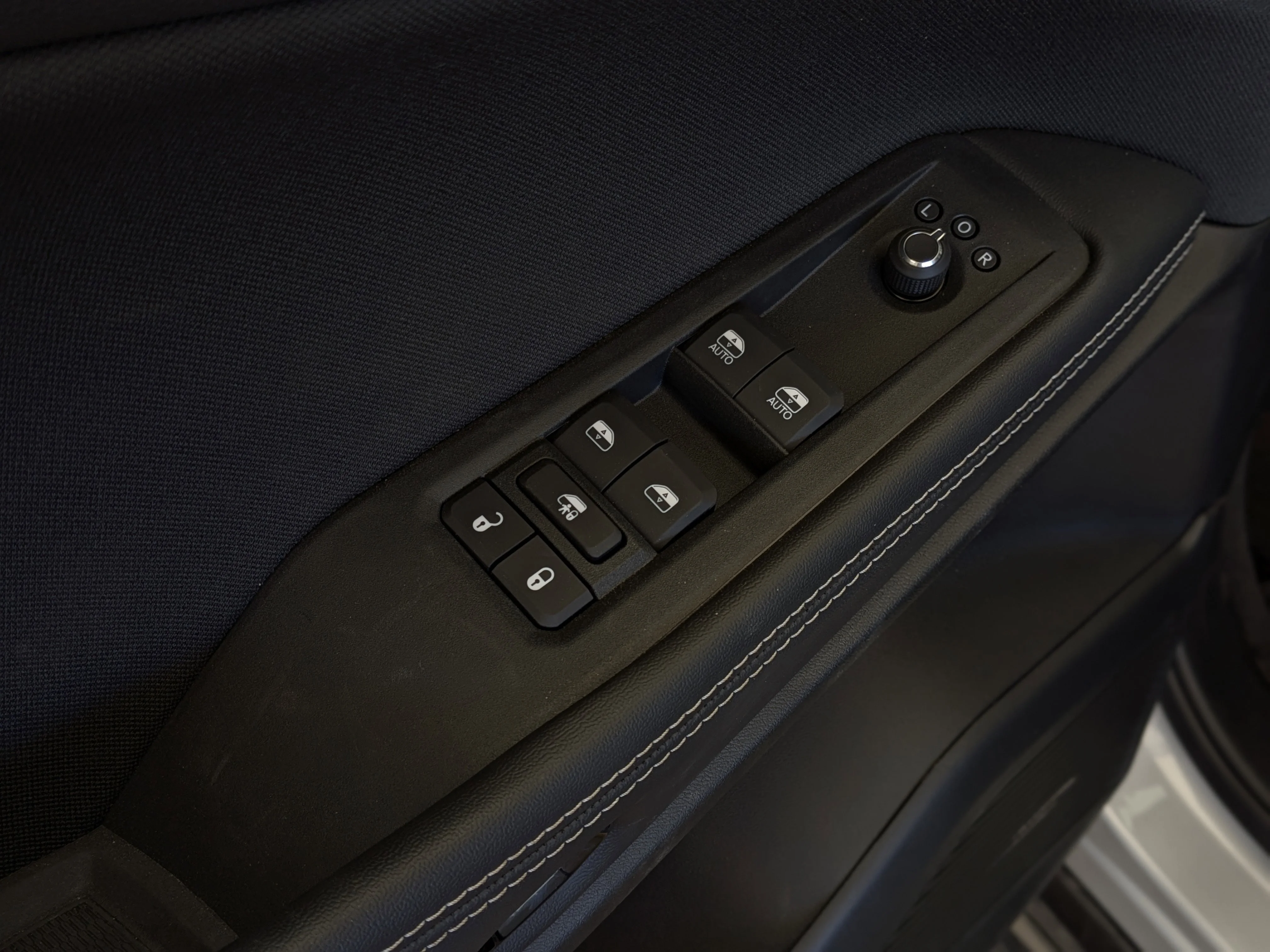 New 2026 Silver Jeep Laredo - 1.6L Turbo Hybrid - 12.3 Uconnect 5 Display - Selec-Terrain System - Active Driving Assist image 13